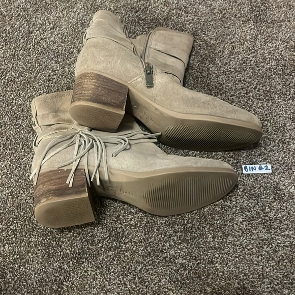 2/$20 Kookaburra by UGG boots. Size 7. Good used condition. - Picture 5 of 5